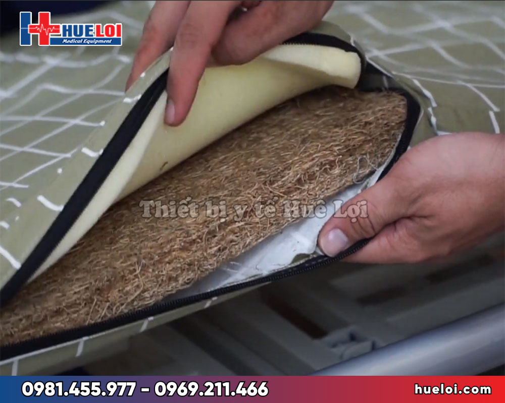 Giường y tế đa năng đầu nhựa 4 tay quay A01-I hạ chân góc to